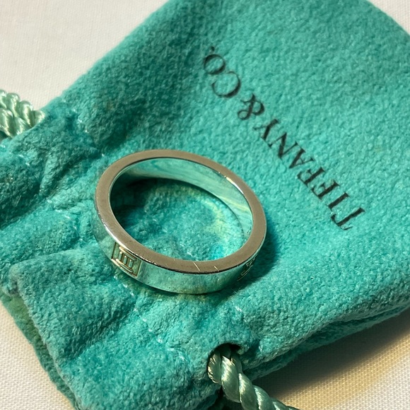 RARE Tiffany & Co. Roman Numeral Atlas Narrow Band Ring Size 5 - Picture 5 of 9